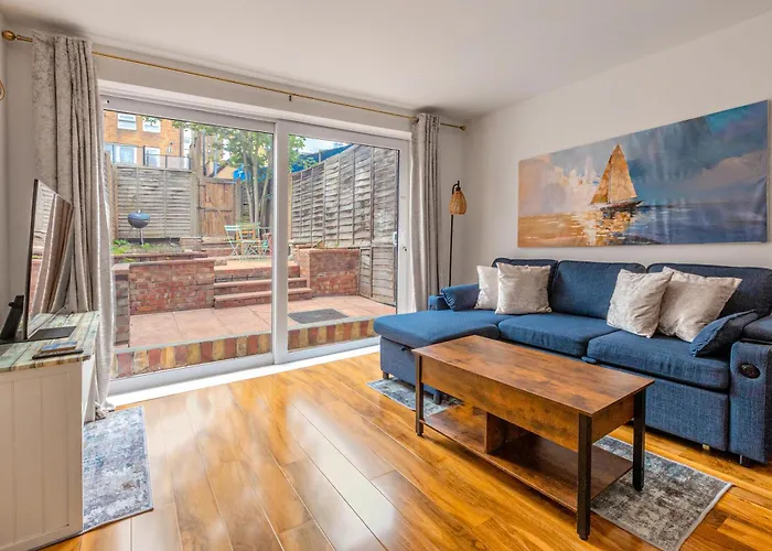 5Br Greenwich Home With Patio, 2Mins To Station
