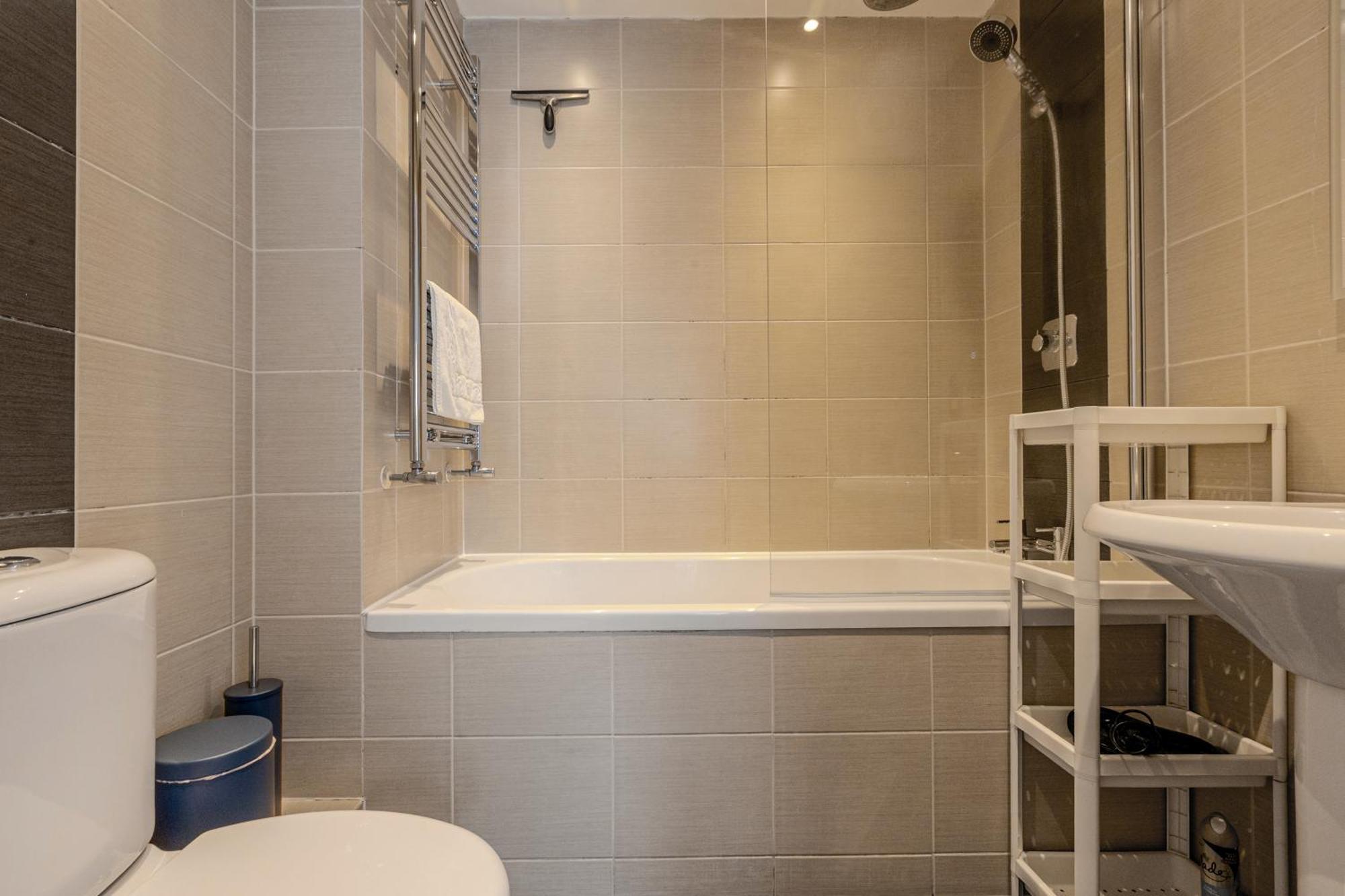 Holiday home 5br Greenwich With Patio, 2mins To Station